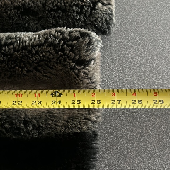 Women’s Kristen Blake faux chinchilla fur reversible vest; size large - Picture 7 of 9